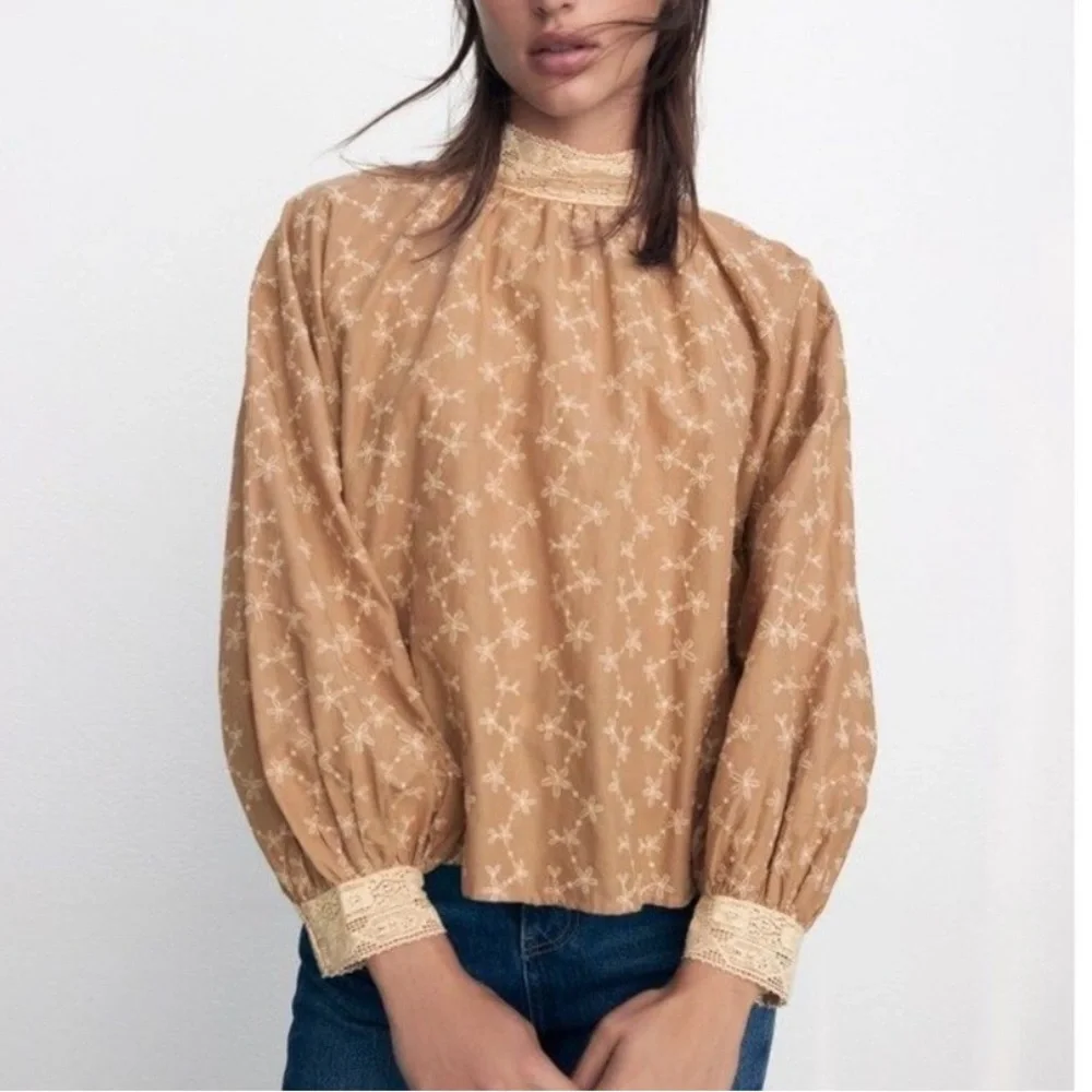 Zara Embroidered Cotton Puff Sleeve Blouse Size Medium